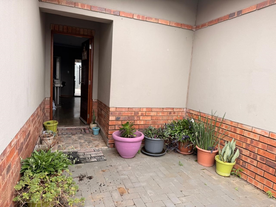 3 Bedroom Property for Sale in Waterkloof East North West